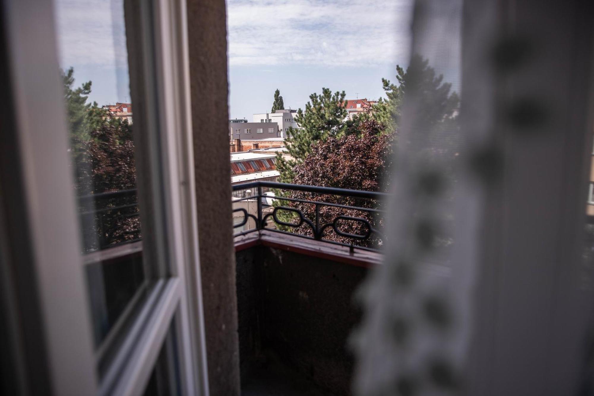 Prostorny Byt V Centru U Reky, 2 Loznice, Balkon Hradec Kralove Exterior photo